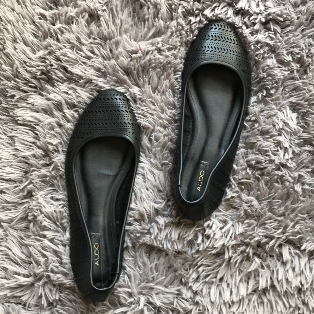 Aldo size 5 flats